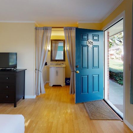 Breezeway Boutique Hotel Westerly Exterior photo