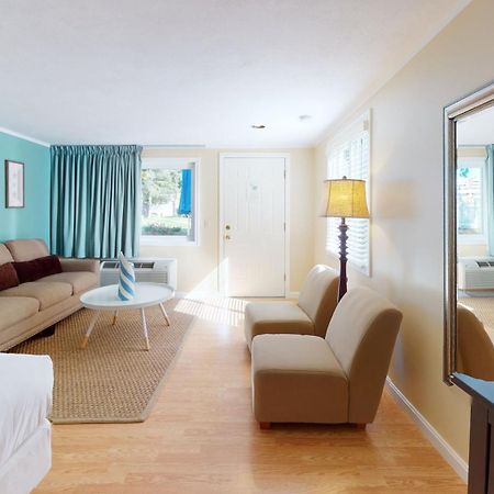 Breezeway Boutique Hotel Westerly Exterior photo