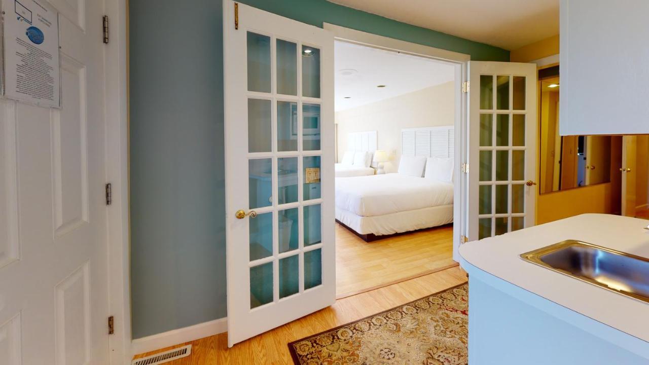 Breezeway Boutique Hotel Westerly Exterior photo